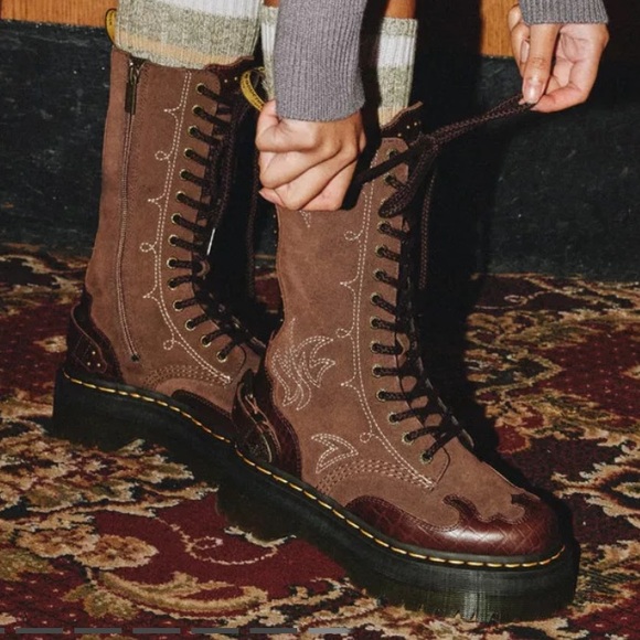 1B99 Platform Boots - Picture 2 of 7